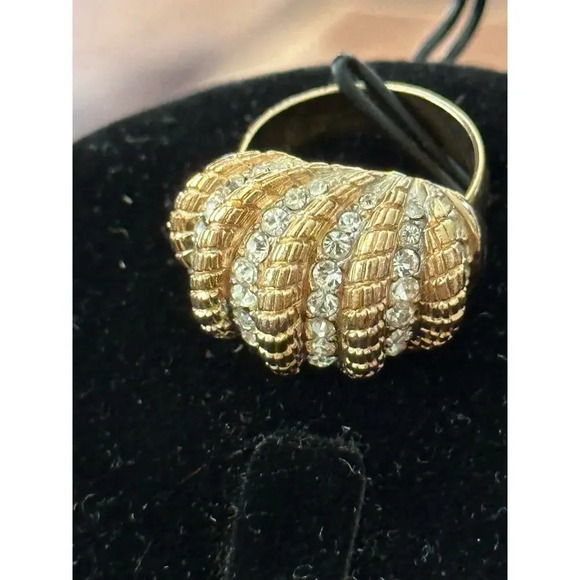 Vintage Round Brilliant Cut Gold and Diamond Seashell Ring - Picture 3 of 7